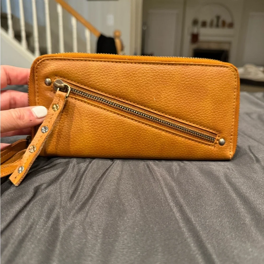 Free People Wallet Zip Around Wristlet Vegan Leather Brown 8"x4" - Picture 4 of 16